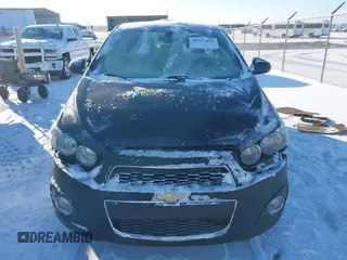 2015 Chevrolet Sonic LT z VIN 1G1JC5SH8F4194265, wystawiony jako IAAI lot #40945117 z przebiegiem 77 229 mil mil oraz . Historia ofert i sprzedaży dostępna na DreamBid. Obrazek 12.