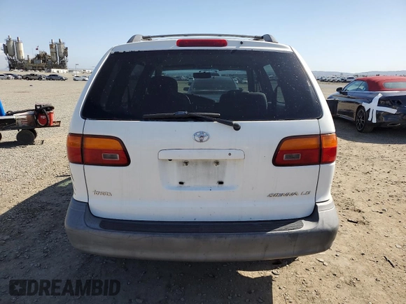 2000 Toyota Sienna LE with VIN 4T3ZF13C2YU254124, listed as a Copart auction lot 52034205 with 178,072 mi miles and Clean Title. Bid and sale history available at carsss.com. Image 6.