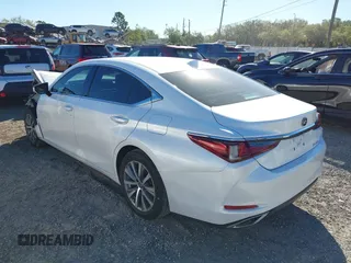 2021 Lexus ES with VIN 58ACZ1B14MU085278, listed as a IAAI auction lot 41813611 with 40,011 mi miles. Bid and sale history available at carsss.com. Image 3.