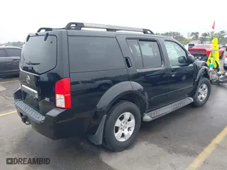 2005 Nissan Pathfinder LE with VIN 5N1AR18W35C742175, listed as a IAAI auction lot 41921815 with 203,973 mi miles. Bid and sale history available at carsss.com. Image 4.