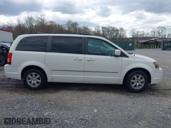 2010 Chrysler Town & Country Touring with VIN 2A4RR5D17AR463316, listed as a IAAI auction lot 42075932 with 260,617 mi miles. Bid and sale history available at carsss.com. Image 13.