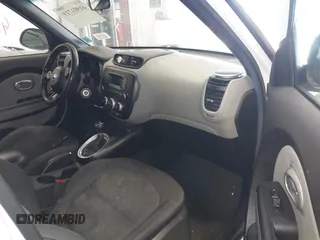 2015 Kia Soul with VIN KNDJN2A20F7779272, listed as a IAAI auction lot 41901719 with 204,682 mi miles. Bid and sale history available at carsss.com. Image 5.