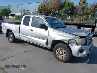 2005 Toyota Tacoma z VIN 5TETX22N45Z117357, wystawiony jako IAAI lot #42420511 z przebiegiem 486 631 mil mil oraz . Historia ofert i sprzedaży dostępna na DreamBid. Obrazek 1.
