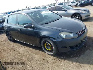 2010 Volkswagen GTI z VIN WVWGV7AJ4AW337740, wystawiony jako IAAI lot #41472317 z przebiegiem 84 763 mil mil oraz . Historia ofert i sprzedaży dostępna na DreamBid. Obrazek 1.