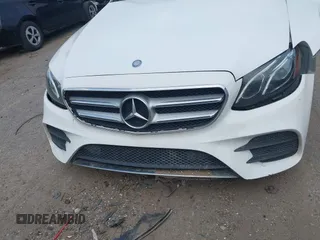 2017 Mercedes-Benz E 300 Luxury с VIN WDDZF4JB5HA029065, выставлен на аукционе IAAI как лот 42247489 с пробегом 146 454 миль миль и . История ставок и продаж доступна на DreamBid. Изображение 12.