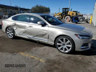 2018 Volvo S90 Inscription z VIN LVY992ML2JP005778, wystawiony jako Copart lot #44958565 z przebiegiem 71 110 mil mil oraz Szkoda całkowita • Salvage title. Historia ofert i sprzedaży dostępna na DreamBid. Obrazek 4.