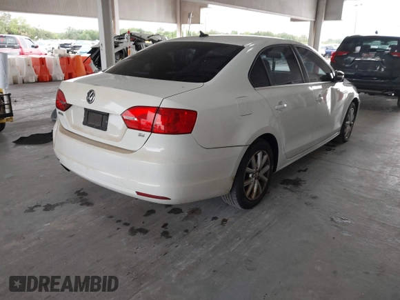 2014 Volkswagen Jetta SE z VIN 3VWD17AJ3EM265396, wystawiony jako IAAI lot #42434771 z przebiegiem 114 931 mil mil oraz . Historia ofert i sprzedaży dostępna na DreamBid. Obrazek 4.