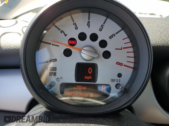2013 MINI Hardtop with VIN WMWSU3C57DT678736, listed as a Copart auction lot 52586285 with 64,563 mi miles and Salvage Title. Bid and sale history available at DreamBid. Image 9.