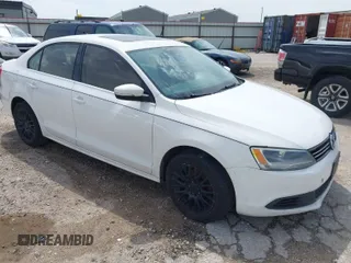 2013 Volkswagen Jetta SE with VIN 3VWDX7AJ4DM447671, listed as a IAAI auction lot 41970068 with 231,444 mi miles and . Bid and sale history available at DreamBid. Image 1.