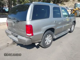 2002 Cadillac Escalade z VIN 1GYEC63T82R138951, wystawiony jako IAAI lot #42164804 z przebiegiem 265 812 mil mil oraz . Historia ofert i sprzedaży dostępna na DreamBid. Obrazek 4.