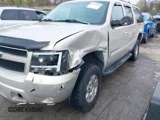 2007 Chevrolet Suburban LT with VIN 3GNFK16387G267959, listed as a IAAI auction lot 41999489 with 106,131 mi miles. Bid and sale history available at carsss.com. Image 6.