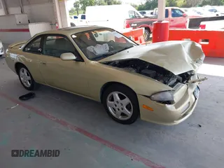 1996 Nissan 240SX z VIN JN1AS44D8TW057098, wystawiony jako IAAI lot #42287785 z przebiegiem 237 001 mil mil oraz . Historia ofert i sprzedaży dostępna na DreamBid. Obrazek 1.
