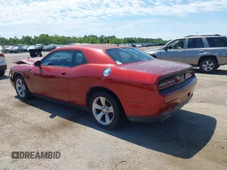 2017 Dodge Challenger SXT z VIN 2C3CDZAG8HH568476, wystawiony jako IAAI lot #42334027 z przebiegiem 161 515 mil mil oraz . Historia ofert i sprzedaży dostępna na DreamBid. Obrazek 3.