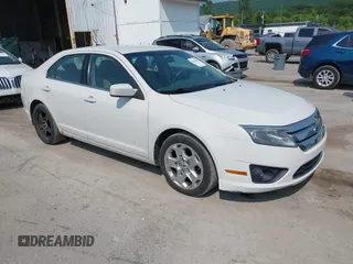 2010 Ford Fusion SE z VIN 3FAHP0HA5AR120704, wystawiony jako IAAI lot #42412046 z przebiegiem 160 119 mil mil oraz . Historia ofert i sprzedaży dostępna na DreamBid. Obrazek 1.