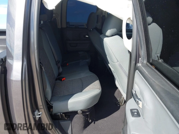 2018 Ram 1500 Harvest z VIN 1C6RR7GT2JS243442, wystawiony jako IAAI lot #40893024 z przebiegiem 78 825 mil mil oraz . Historia ofert i sprzedaży dostępna na DreamBid. Obrazek 8.