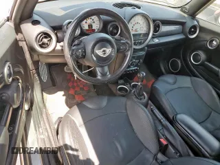 2013 MINI Convertible S с VIN WMWZP3C57DT705259, выставлен на аукционе Copart как лот 59954795 с пробегом 132 988 миль миль и Списание • Salvage title. История ставок и продаж доступна на DreamBid. Изображение 8.