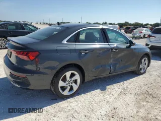 2023 Audi A3 Premium z VIN WAUAUDGY0PA047025, wystawiony jako Copart lot #63116293 z przebiegiem 1 232 mil mil oraz . Historia ofert i sprzedaży dostępna na DreamBid. Obrazek 3.