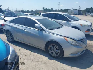 2011 Hyundai Sonata SE with VIN 5NPEC4AC0BH012927, listed as a IAAI auction lot 40395305 with 144,138 mi miles. Bid and sale history available at carsss.com. Image 1.