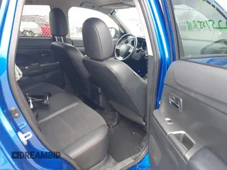 2023 Mitsubishi Outlander ES z VIN JA4ARUAUXPU001785, wystawiony jako IAAI lot #42014049 z przebiegiem 56 431 mil mil oraz . Historia ofert i sprzedaży dostępna na DreamBid. Obrazek 8.