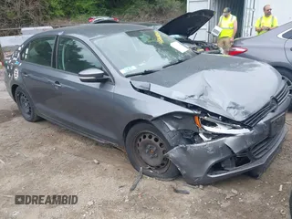 2011 Volkswagen Jetta SE с VIN 3VWDZ7AJ9BM346231, выставлен на аукционе IAAI как лот 42611214 с пробегом 145 045 миль миль и . История ставок и продаж доступна на DreamBid. Изображение 1.