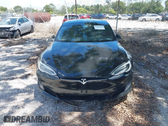 2017 Tesla Model S 60 z VIN 5YJSA1E13HF199359, wystawiony jako IAAI lot #42490410 z przebiegiem 100 377 mil mil oraz . Historia ofert i sprzedaży dostępna na DreamBid. Obrazek 6.