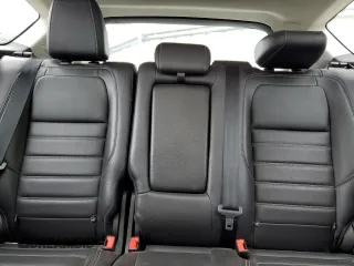 2017 Ford C-Max SE z VIN 1FADP5EU4HL108904, wystawiony jako Copart lot #58041475 z przebiegiem 89 891 mil mil oraz Tytuł czysty. Historia ofert i sprzedaży dostępna na DreamBid. Obrazek 10.