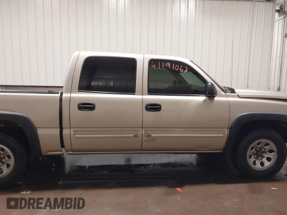 2006 Chevrolet Silverado 1500 LT1 with VIN 2GCEK13Z561329466, listed as a IAAI auction lot 41191062 with 208,661 mi miles. Bid and sale history available at carsss.com. Image 14.