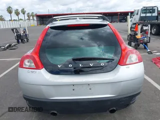 2010 Volvo C30 с VIN YV1672MK7A2174919, выставлен на аукционе IAAI как лот 42254387 с пробегом Не указан миль и . История ставок и продаж доступна на DreamBid. Изображение 17.