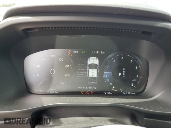 2022 Volvo XC40 Momentum with VIN YV4162UK0N2647095, listed as a Copart auction lot 52417015 with 42,041 mi miles and Salvage title. Bid and sale history available at DreamBid. Image 9.