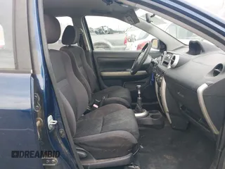 2005 Scion xA z VIN JTKKT624950088016, wystawiony jako IAAI lot #42410321 z przebiegiem 331 901 mil mil oraz . Historia ofert i sprzedaży dostępna na DreamBid. Obrazek 5.