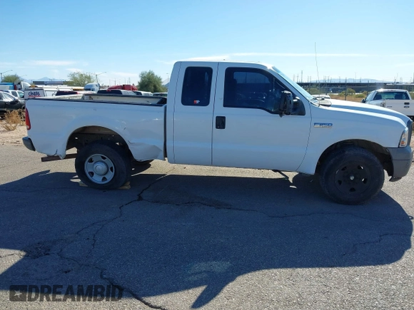 2005 Ford Super Duty F-250 XL with VIN 1FTNX20565EA76826, listed as a IAAI auction lot 41654542 with 279,363 mi miles. Bid and sale history available at carsss.com. Image 13.