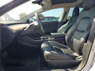 2018 Tesla Model 3 Long Range Battery z VIN 5YJ3E1EB4JF069307, wystawiony jako Copart lot #55079415 z przebiegiem 96 899 mil mil oraz Szkoda całkowita • Salvage title. Historia ofert i sprzedaży dostępna na DreamBid. Obrazek 7.