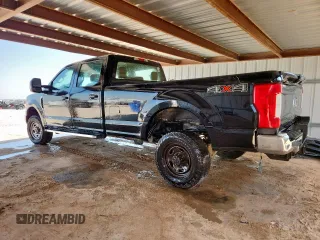 2018 Ford F-350 XL with VIN 1FT8W3BT5JED00101, listed as a Copart auction lot 58048685 with 392,049 mi miles and Clean title. Bid and sale history available at DreamBid. Image 2.