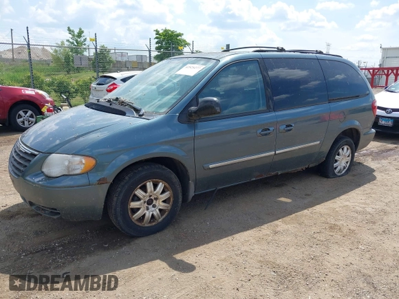 2006 Chrysler Town & Country Touring z VIN 2A4GP54L56R759683, wystawiony jako IAAI lot #42525277 z przebiegiem 107 319 mil mil oraz . Historia ofert i sprzedaży dostępna na DreamBid. Obrazek 2.