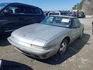 1989 Buick Reatta with VIN 1G4EC11C7KB905060, listed as a IAAI auction lot 41766446 with 82,489 mi miles. Bid and sale history available at carsss.com. Image 2.