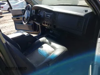 2001 Dodge Durango z VIN 1B4HS28Z11F588935, wystawiony jako IAAI lot #42045385 z przebiegiem 263 140 mil mil oraz . Historia ofert i sprzedaży dostępna na DreamBid. Obrazek 5.
