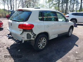2017 Volkswagen Tiguan Wolfsburg Edition z VIN WVGSV7AX5HK003552, wystawiony jako IAAI lot #41989058 z przebiegiem 109 127 mil mil oraz . Historia ofert i sprzedaży dostępna na DreamBid. Obrazek 4.