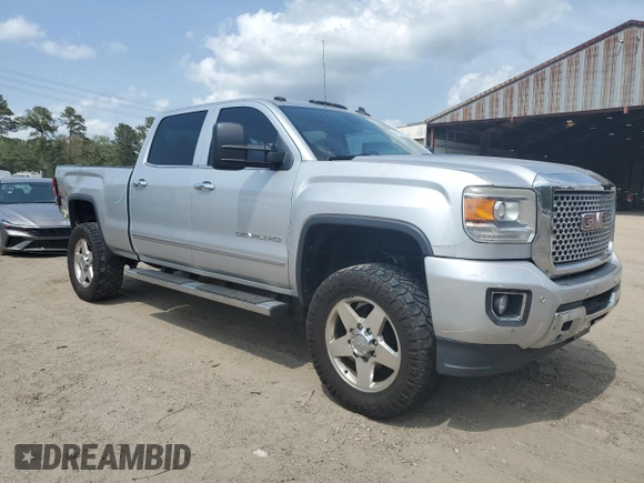 2015 GMC Sierra 2500HD Denali z VIN 1GT120E84FF118006, wystawiony jako Copart lot #57758415 z przebiegiem 190 147 mil mil oraz Szkoda całkowita • Salvage title. Historia ofert i sprzedaży dostępna na DreamBid. Obrazek 4.