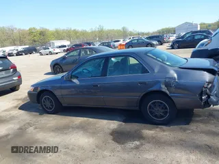 1997 Toyota Camry LE z VIN 4T1BG22K1VU101106, wystawiony jako IAAI lot #42065420 z przebiegiem 121 457 mil mil oraz . Historia ofert i sprzedaży dostępna na DreamBid. Obrazek 14.