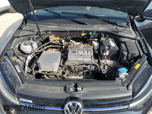 2019 Volkswagen Golf SE z VIN WVWKR7AU3KW918737, wystawiony jako Copart lot #44555225 z przebiegiem 44 435 mil mil oraz Czysty tytuł • Clean title. Historia ofert i sprzedaży dostępna na DreamBid. Obrazek 11.