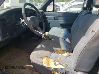 1991 Toyota Pickup DLX с VIN JT4VN13D2M5048913, выставлен на аукционе Copart как лот 54565315 с пробегом 284 115 миль миль и Списание • Salvage title. История ставок и продаж доступна на DreamBid. Изображение 7.