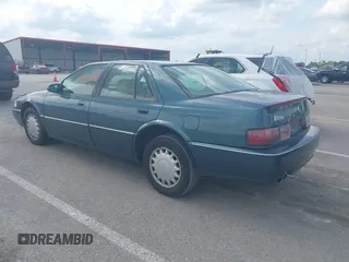 1993 Cadillac Seville STS z VIN 1G6KY5298PU821640, wystawiony jako IAAI lot #42269233 z przebiegiem 126 662 mil mil oraz . Historia ofert i sprzedaży dostępna na DreamBid. Obrazek 3.