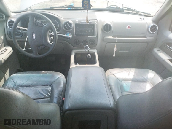 2006 Ford Expedition Special Service with VIN 1FMFU15506LA10037, listed as a Copart auction lot 61726303 with 225,227 mi miles and Salvage Title. Bid and sale history available at carsss.com. Image 8.