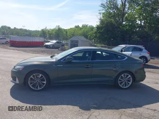 2022 Audi A5 Sportback Premium Plus z VIN WAUCBCF50NA032585, wystawiony jako IAAI lot #42234716 z przebiegiem 38 086 mil mil oraz . Historia ofert i sprzedaży dostępna na DreamBid. Obrazek 14.