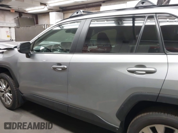 2025 Toyota RAV4 XLE Premium z VIN 2T3A1RFV9SW522259, wystawiony jako IAAI lot #42101238 z przebiegiem 1 479 mil mil oraz . Historia ofert i sprzedaży dostępna na DreamBid. Obrazek 14.