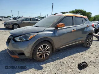 2019 Nissan Kicks SR z VIN 3N1CP5CU0KL491599, wystawiony jako Copart lot #56598655 z przebiegiem 66 065 mil mil oraz Szkoda całkowita • Salvage title. Historia ofert i sprzedaży dostępna na DreamBid. Obrazek 1.