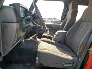 2004 Jeep Wrangler X с VIN 1J4FA39S44P702925, выставлен на аукционе Copart как лот 64004875 с пробегом 135 268 миль миль и Списание • Salvage title. История ставок и продаж доступна на DreamBid. Изображение 7.