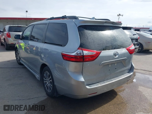 2019 Toyota Sienna XLE Auto Access Seat with VIN 5TDYZ3DC5KS977360, listed as a IAAI auction lot 41911897 with 71,200 mi miles. Bid and sale history available at carsss.com. Image 3.