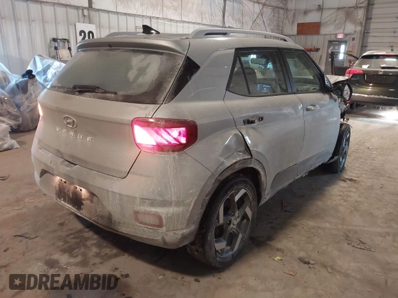 2021 Hyundai Venue Denim z VIN KMHRC8A33MU081091, wystawiony jako IAAI lot #41391922 z przebiegiem 49 343 mil mil oraz . Historia ofert i sprzedaży dostępna na DreamBid. Obrazek 4.