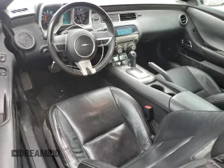 2010 Chevrolet Camaro 2LT z VIN 2G1FC1EV0A9165381, wystawiony jako Copart lot #60524125 z przebiegiem 223 056 mil mil oraz Szkoda całkowita • Salvage title. Historia ofert i sprzedaży dostępna na DreamBid. Obrazek 8.